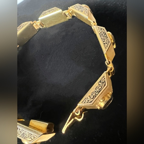 Vtg Damascene Style Lucite Insert Ornate Panel Bracelet - Picture 2 of 7